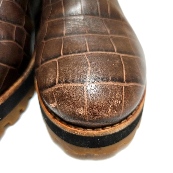Madewell The Ivy Chelsea Boot in Croc Embossed Leather Size 8 Brown Pre-owned - Picture 8 of 13